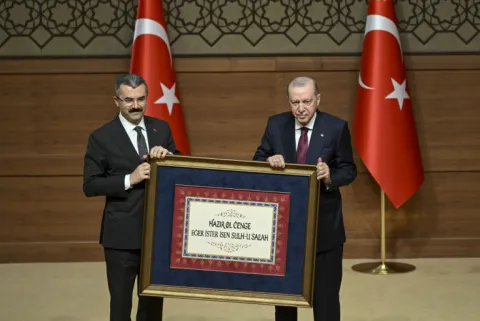 Kendi Hikâyesini Yazan Geleceğini Şekillendirir
