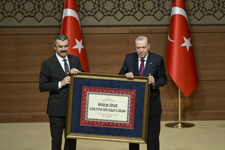 Kendi Hikâyesini Yazan Geleceğini Şekillendirir
