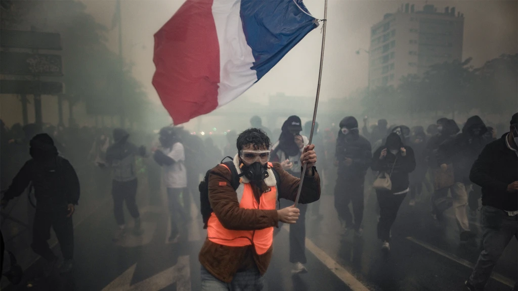 Paris'teki gösterilere polis müdahalesi