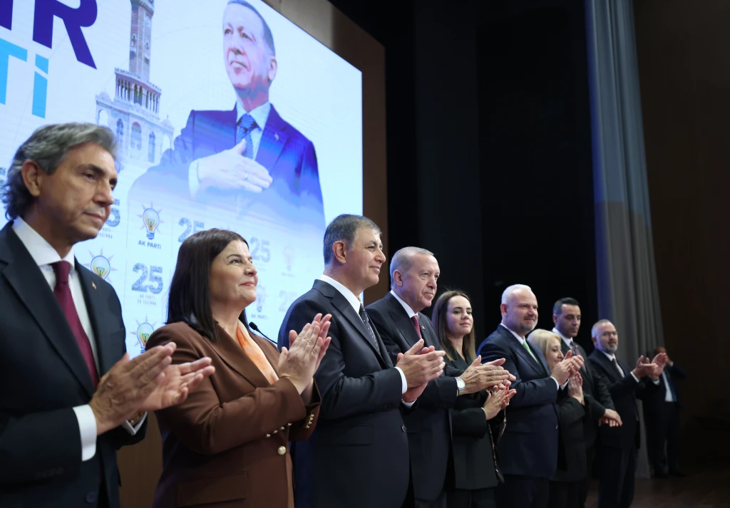 Belediye Başkanları Niçin Parti Değiştiriyor?
