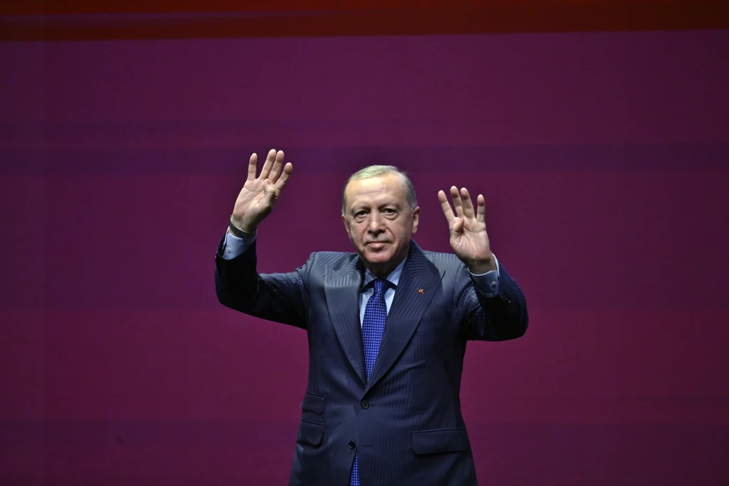 Cumhurbaşkanı Recep Tayyip Erdoğan, İstanbul Kongre Merkezi'nde düzenlenen 'İlim Yayma Cemiyeti 75. Yıl Buluşması' programına katıldı.